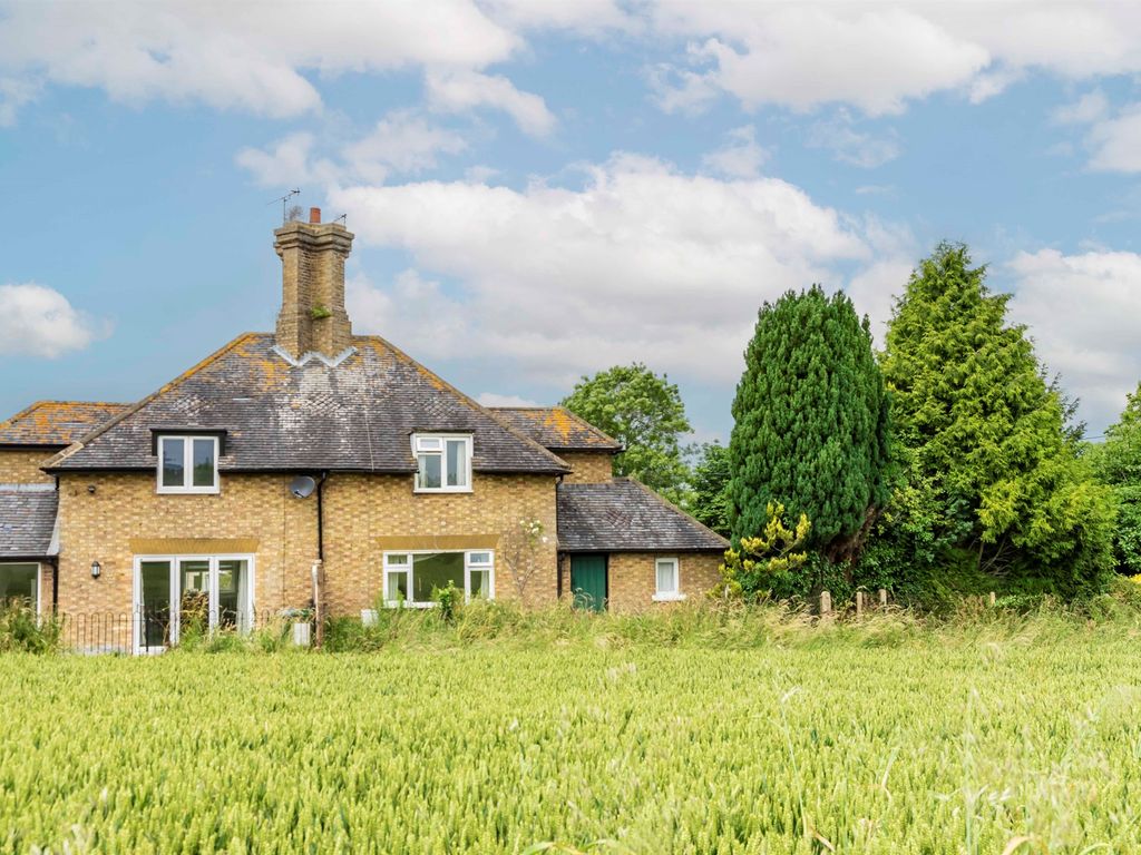 2 bed semidetached house for sale in Vicarage Road, Pitstone, Leighton