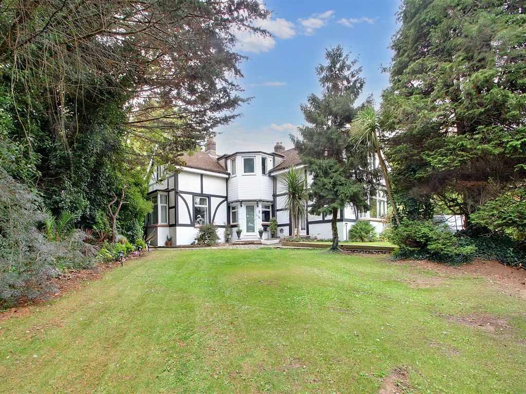 6 bed property for sale in Warren Road, Broadwater, Worthing BN14, £
