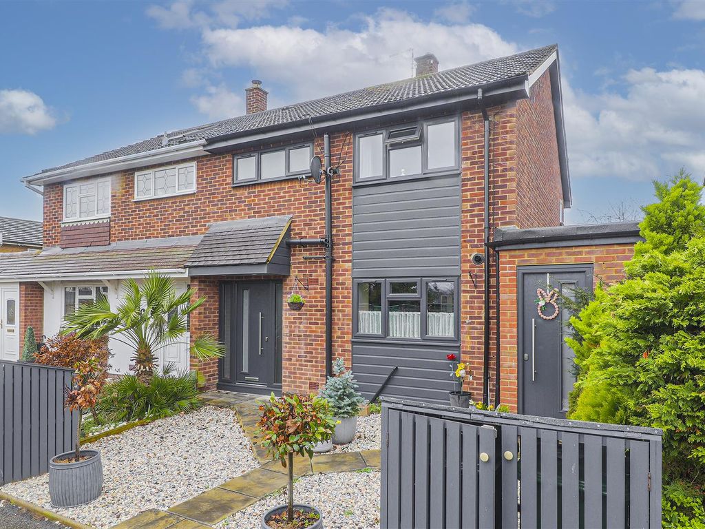 3 bed semidetached house for sale in Saffron Close, Hoddesdon EN11 Zoopla