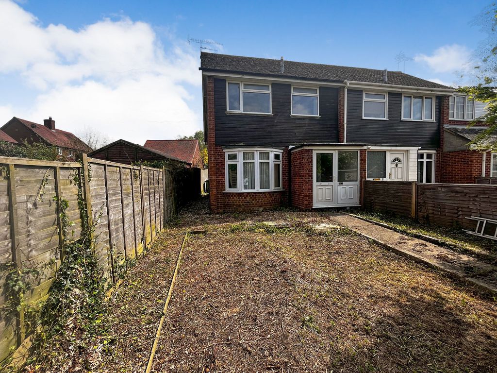 3 bed end terrace house for sale in Vicarage Close, Steeple Claydon