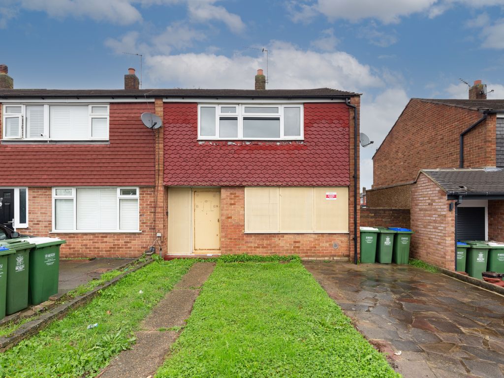 3 bed end terrace house for sale in Berwick Road, Welling DA16, £