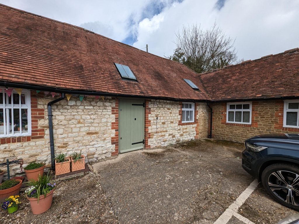 Light industrial to let in Manor Farm Craft Centre, Wood Lane, Seale
