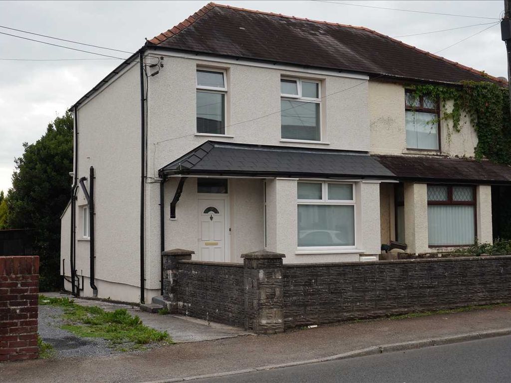 2 bed semidetached house to rent in Ammanford Road, Llandybie