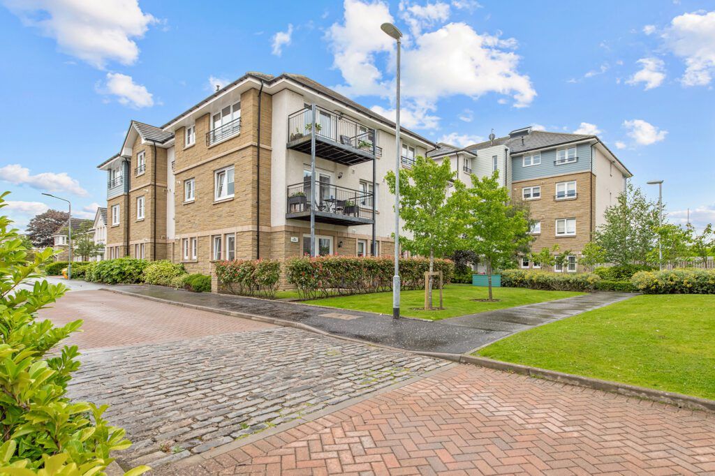 2 bed flat for sale in Maurice Wynd, Dunblane FK15 Zoopla