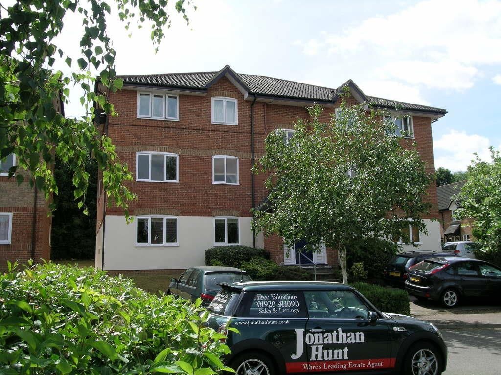 2 bed flat to rent in Fallow Rise, Hertford SG13, £1,195 pcm Zoopla