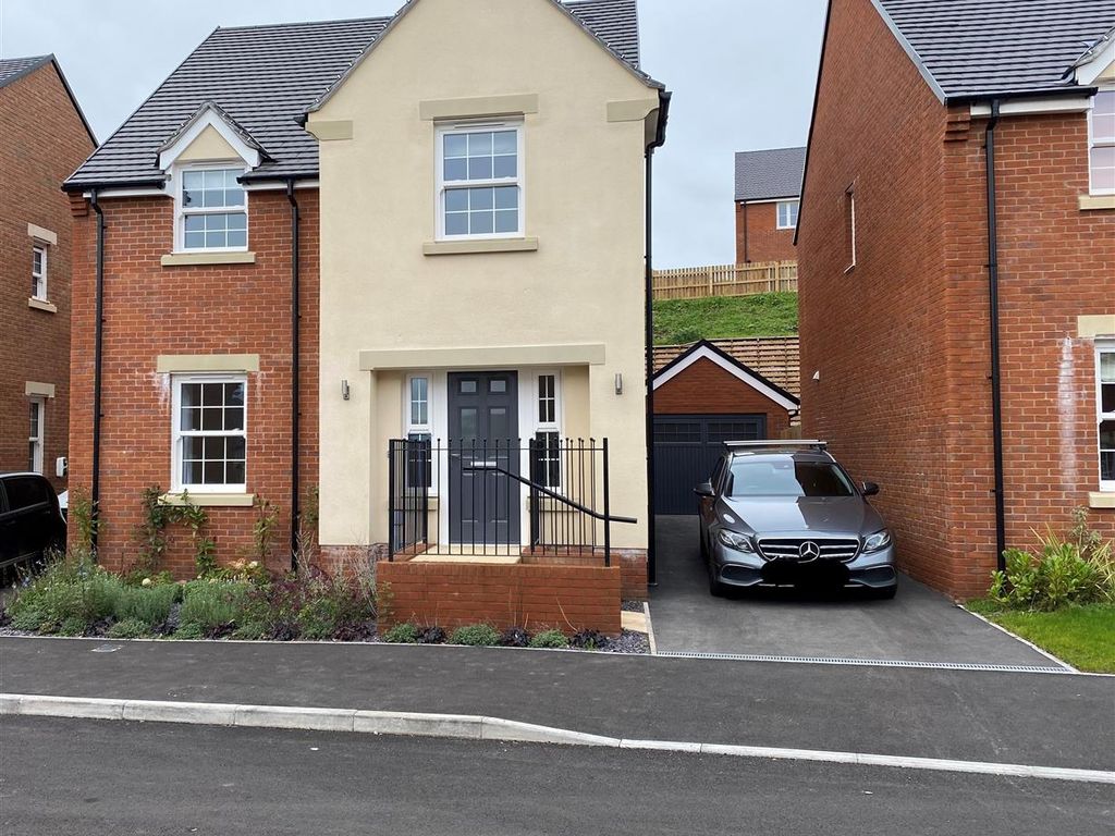 4 bed detached house to rent in Brookfields, Lydney GL15, £1,500 pcm