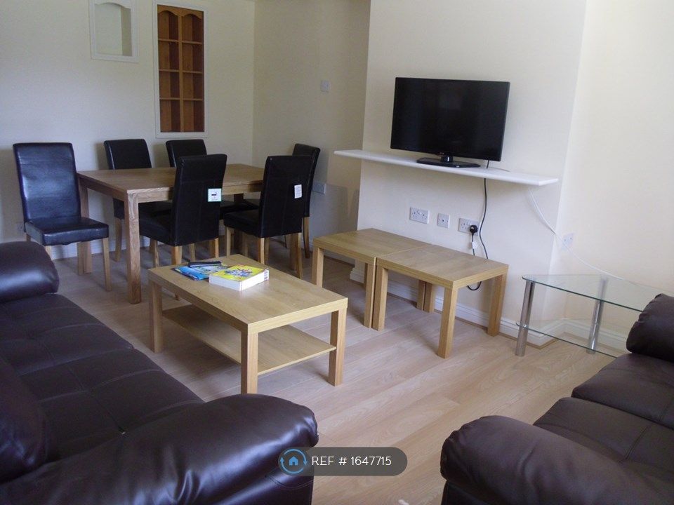 Room to rent in The Chase, Guildford GU2 Zoopla