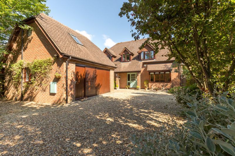 6 bed detached house for sale in Courtenay Close, Sutton Courtenay
