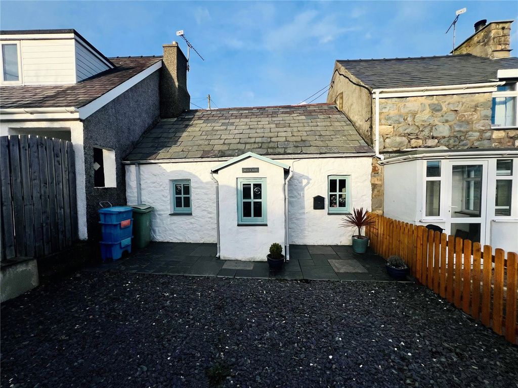 1 bed terraced house for sale in Ffordd Dewi Sant, Nefyn, Pwllheli