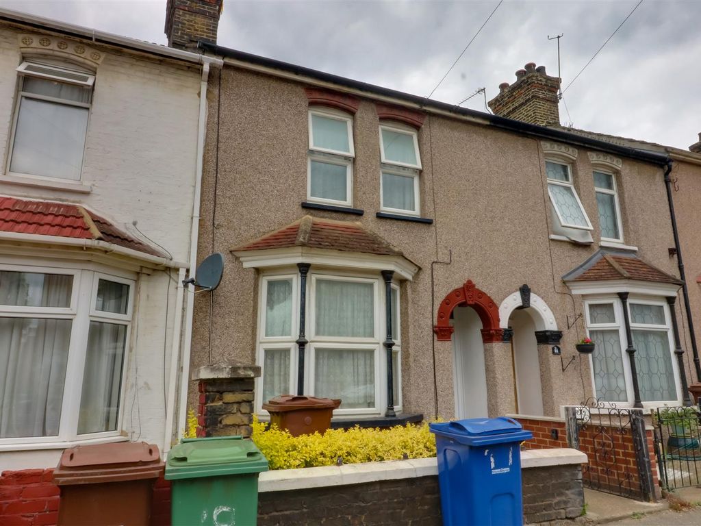3 bed property for sale in Parker Road, Grays RM17 Zoopla