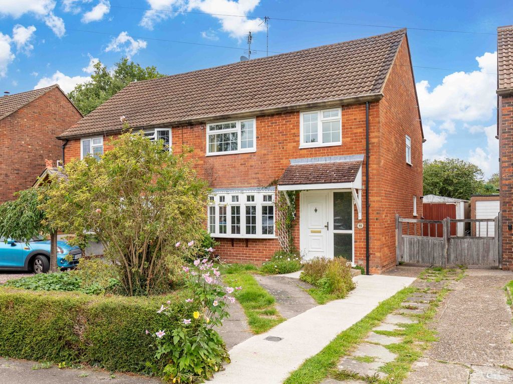 3 bed semidetached house for sale in Hermits Road, Crawley RH10, £