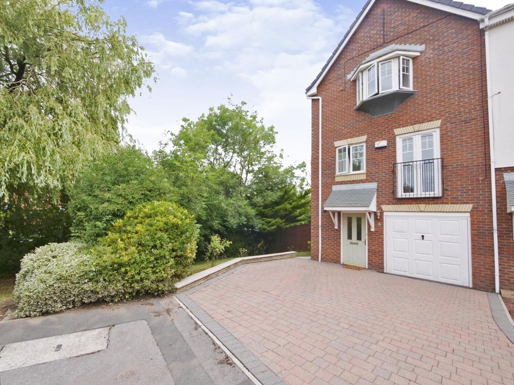 4 bed end terrace house for sale in Beckett Drive, Osbaldwick, York