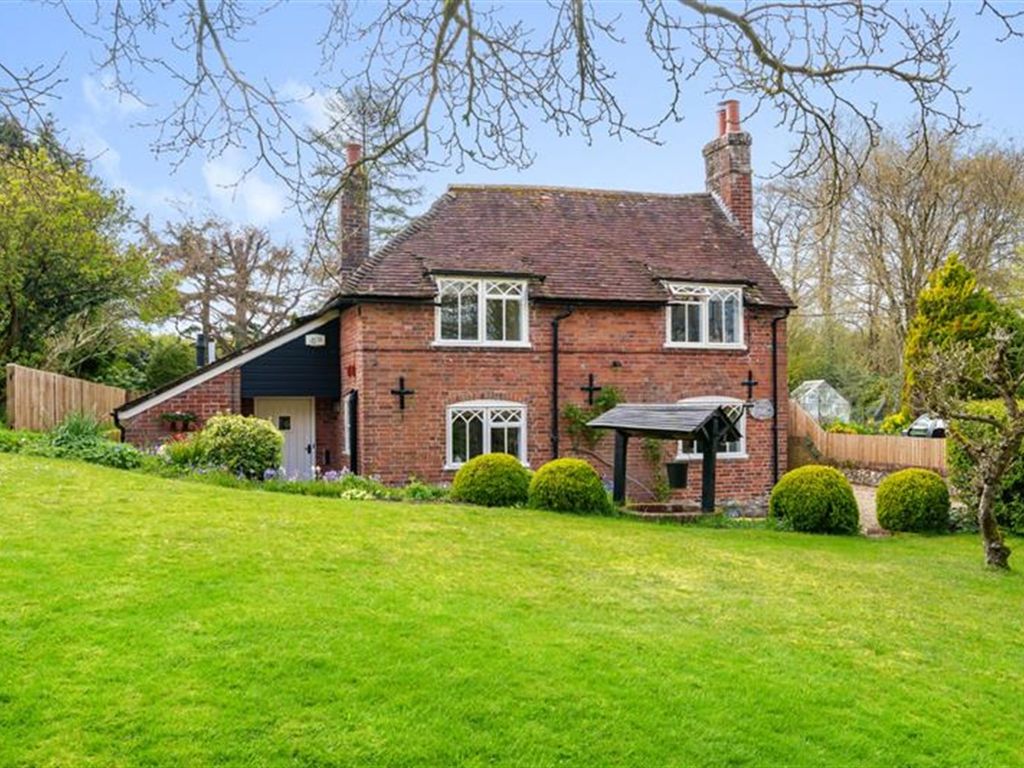 3 bed detached house for sale in 26 Bell Hill, Petersfield, Hampshire