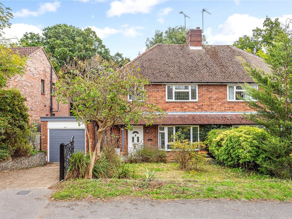 3 bed semidetached house for sale in Cherry Tree Road, Beaconsfield