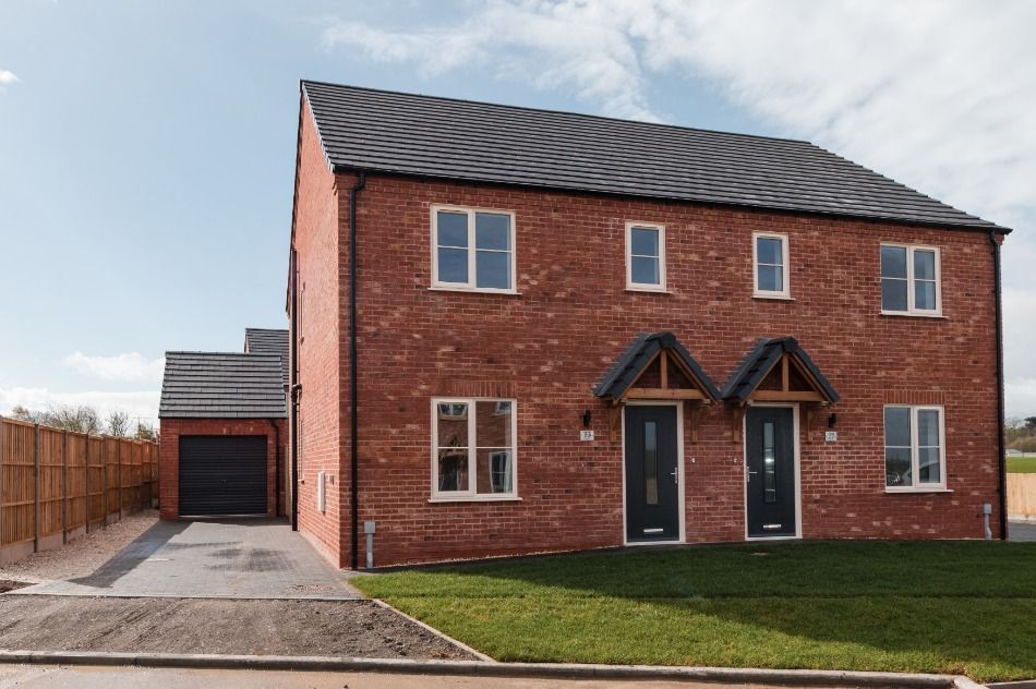 3 bed semidetached house for sale in Aspen Drive, BarnoldbyLeBeck