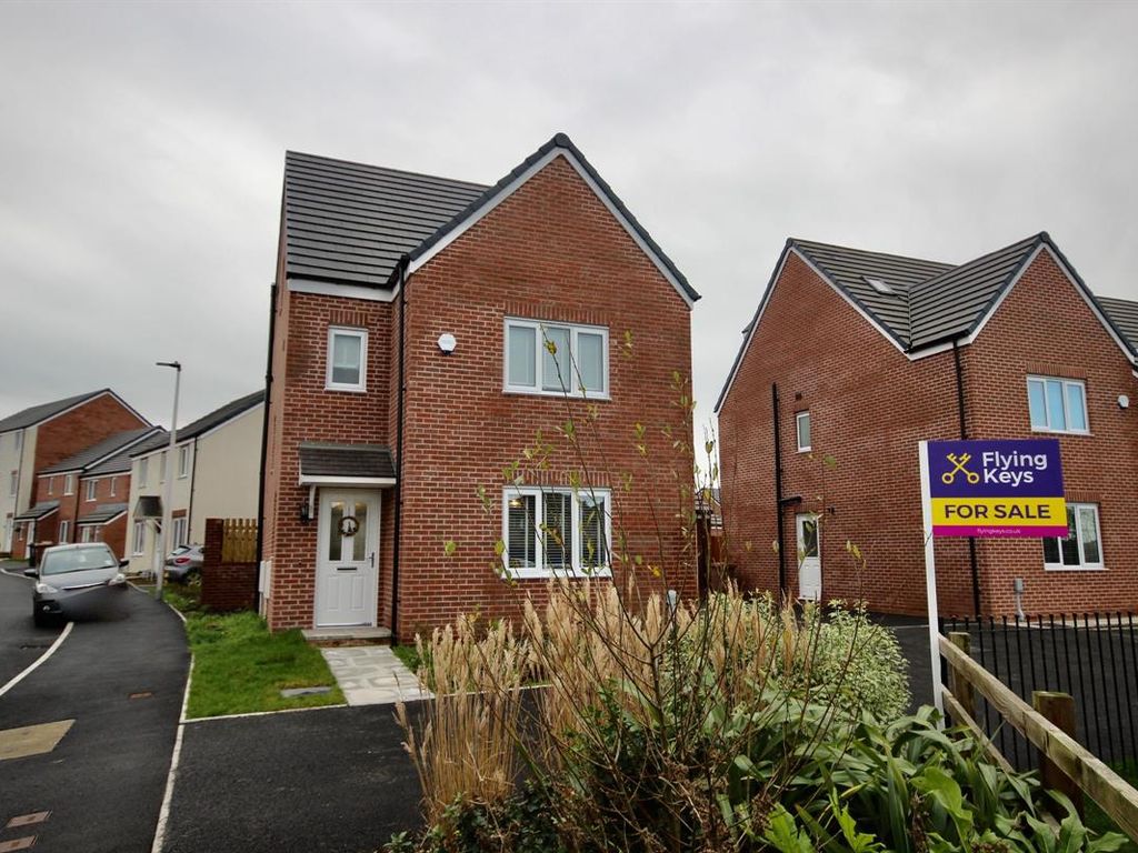 4 bed detached house for sale in Cae'r Delyn, Oakdale, Blackwood NP12