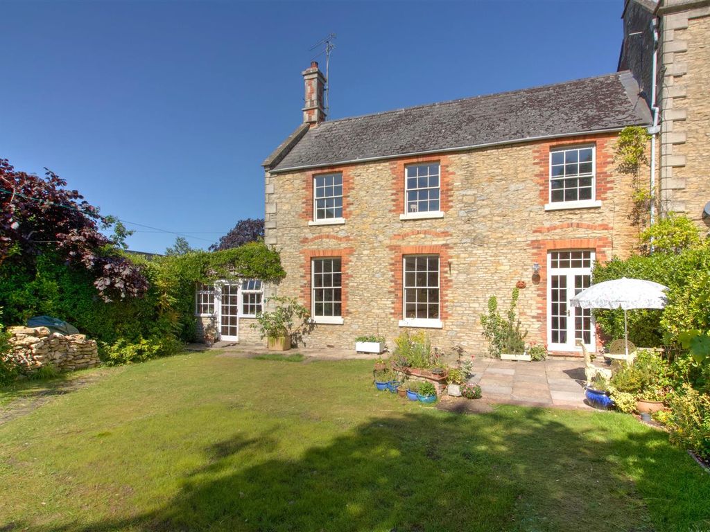 4 bed property for sale in The Birches, Burton Hill, Malmesbury SN16