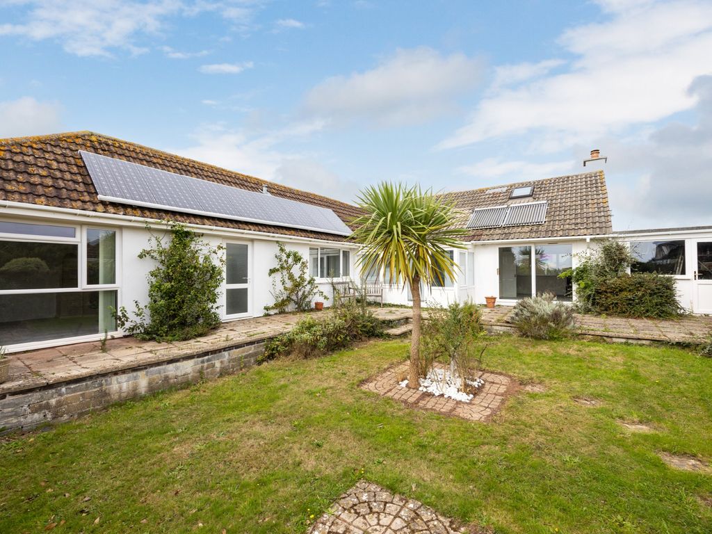 4 bed detached bungalow for sale in Carew Close, Crafthole, Torpoint