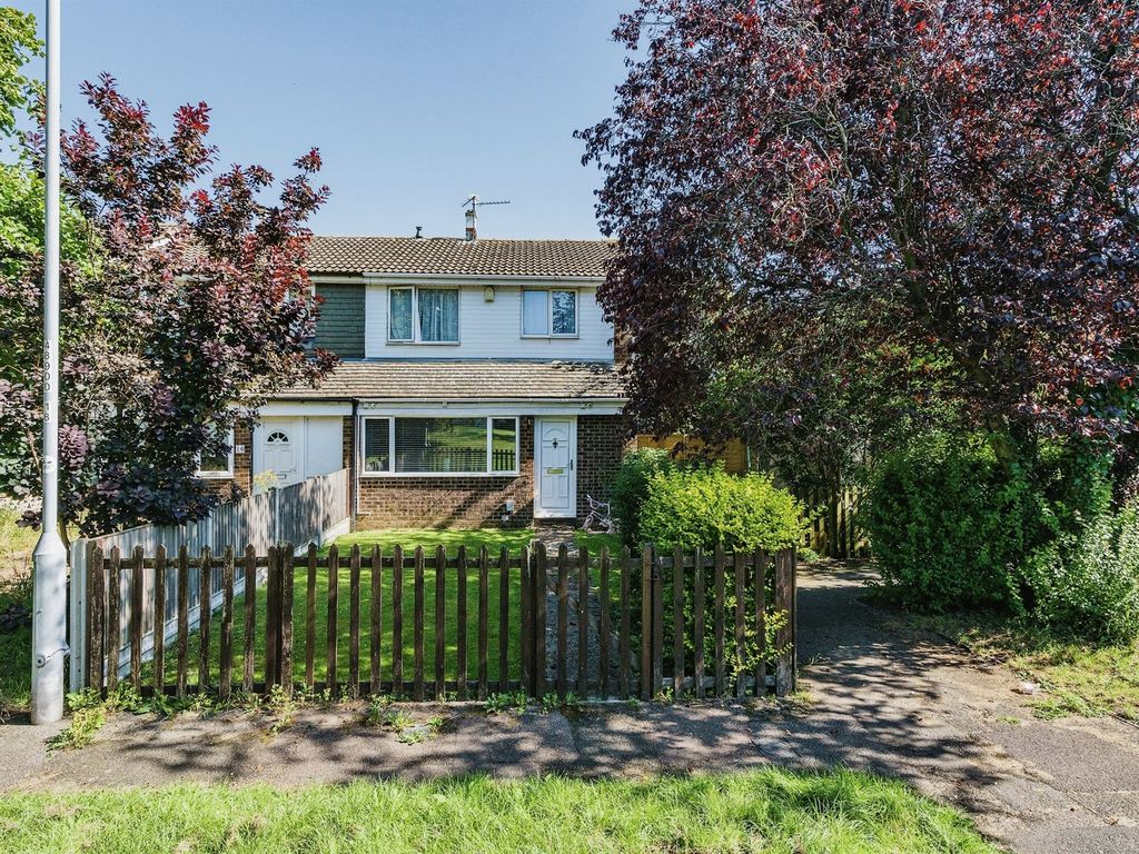 3 bed end terrace house for sale in Julius Gardens, Luton LU3, £290,000