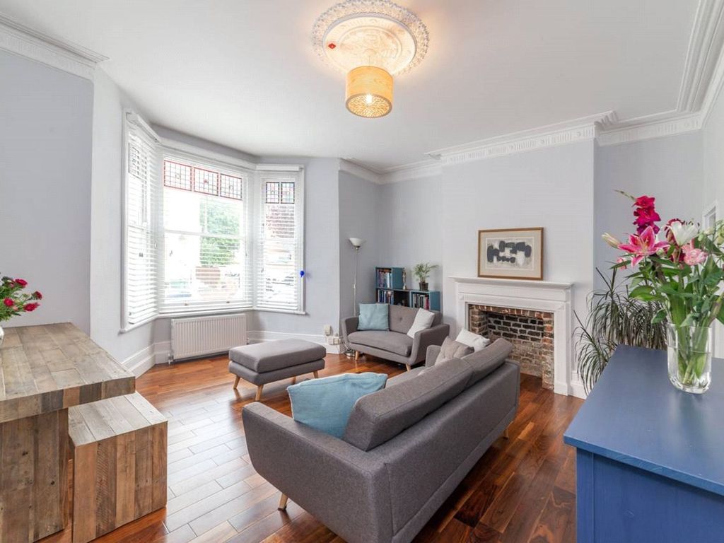 2 bed flat to rent in Dennington Park Road, West Hampstead, London NW6