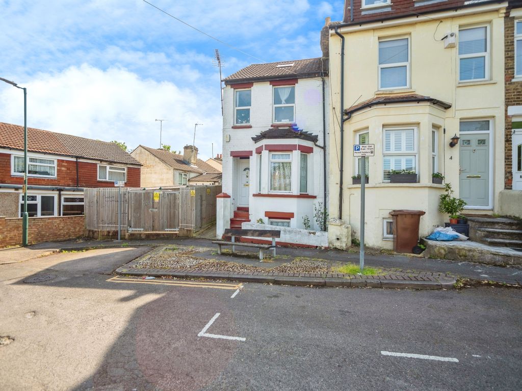 3 Bed End Terrace House For Sale In Burns Road Gillingham Kent Me7 £