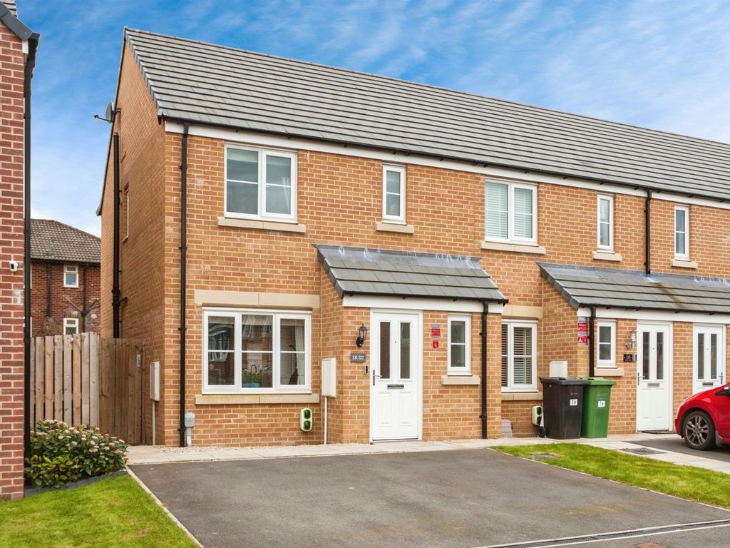 3 bed town house for sale in Rotary Drive, Morley, Leeds LS27, £255,000
