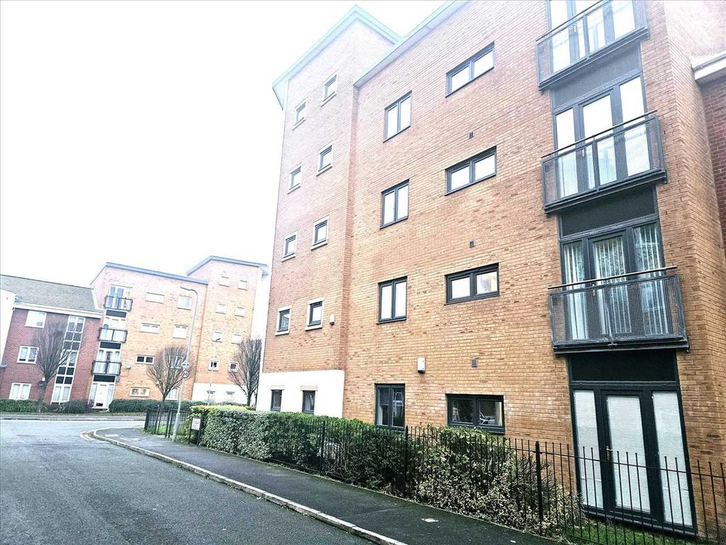2 bed flat to rent in Cascade Road, Hunts Cross, Liverpool L24, £750