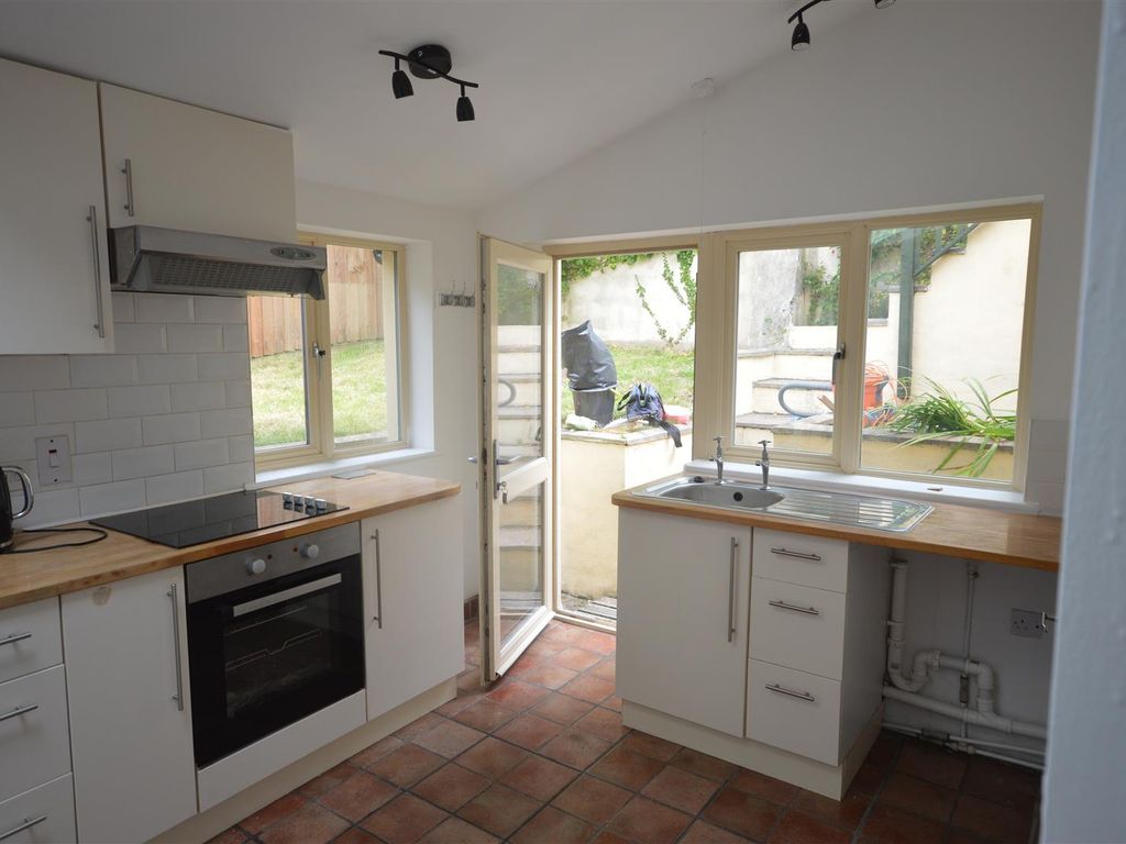 1 bed flat to rent in Clinton Road, Redruth TR15, £600 pcm Zoopla