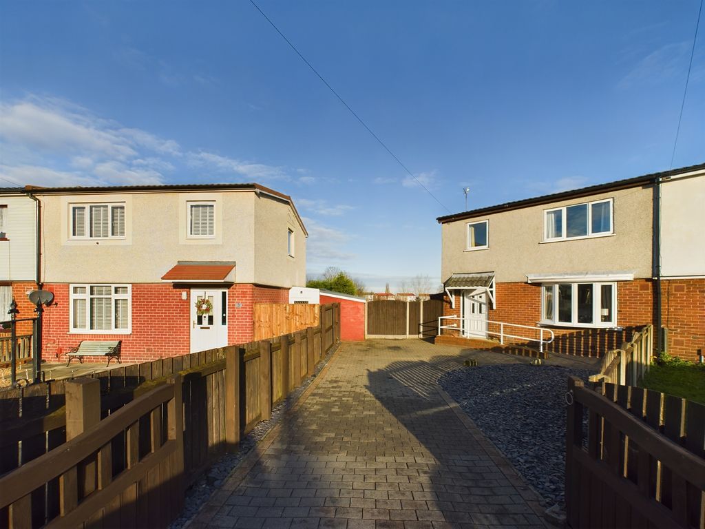 3 bed semidetached house for sale in Hopwood Grove, Castleford WF10, £