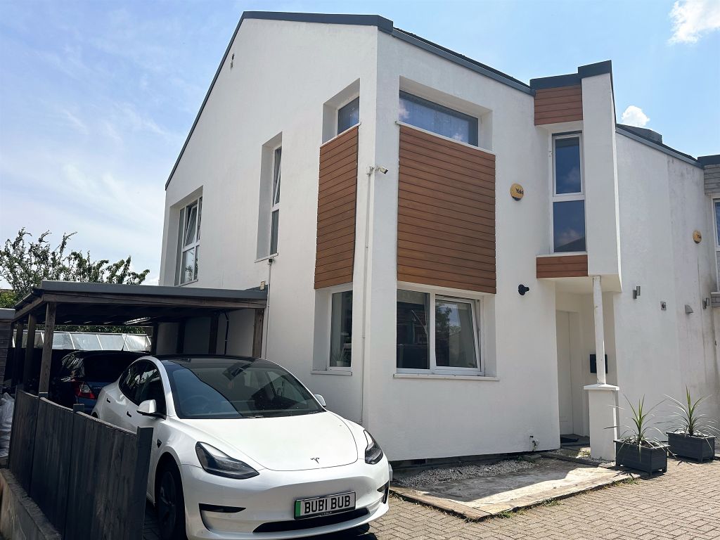 3 bed semidetached house for sale in Mill Road, Gillingham ME7 Zoopla