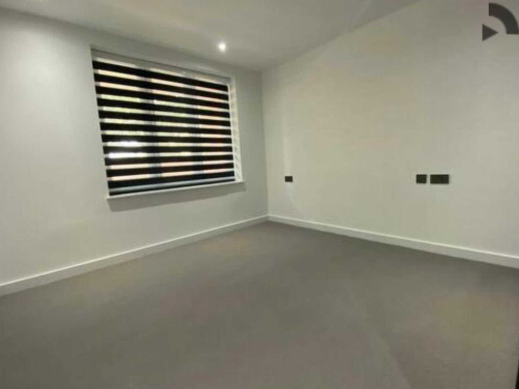 2 bed flat to rent in Hilltop Court, Hayes UB8 Zoopla