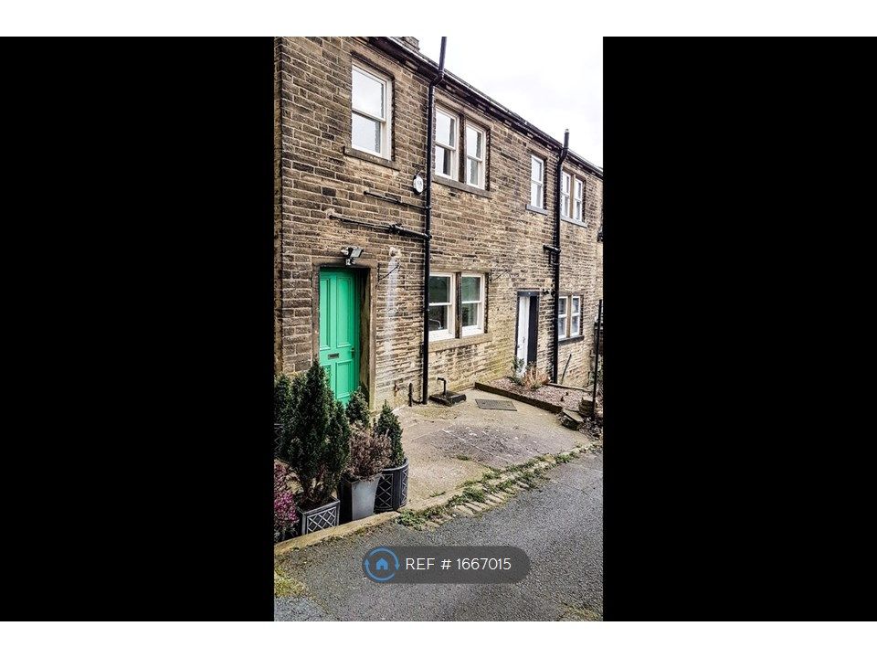 2 bed terraced house to rent in Prospect Street, Thornton, Bradford