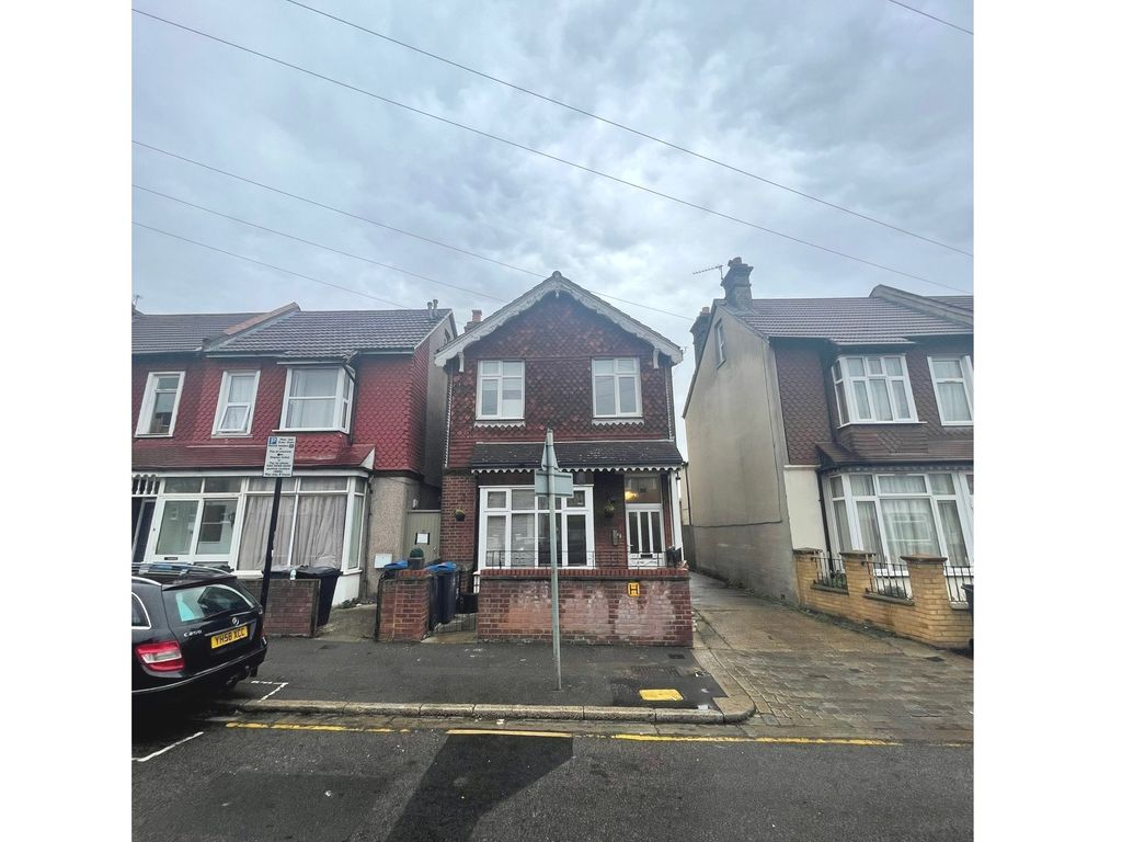 4 bed property for sale in 35 Birchanger Road, South Norwood, London