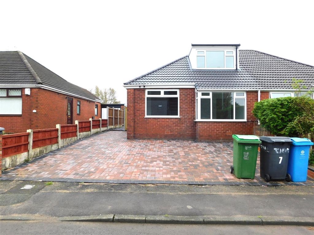3 bed semidetached house to rent in Oak Road, Failsworth, Manchester