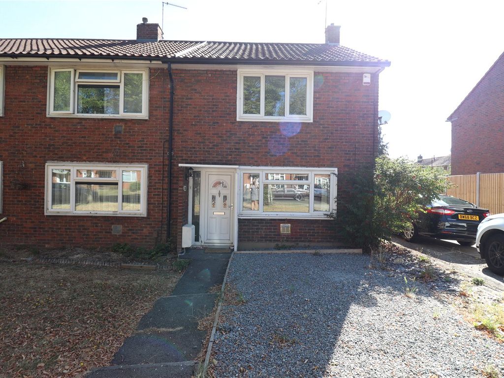 2 bed end terrace house for sale in Witchards, Kingswood, Basildon SS16