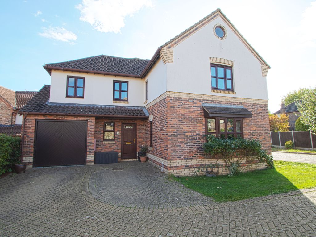 4 bed detached house for sale in Bunting Lane, Billericay, Essex CM11