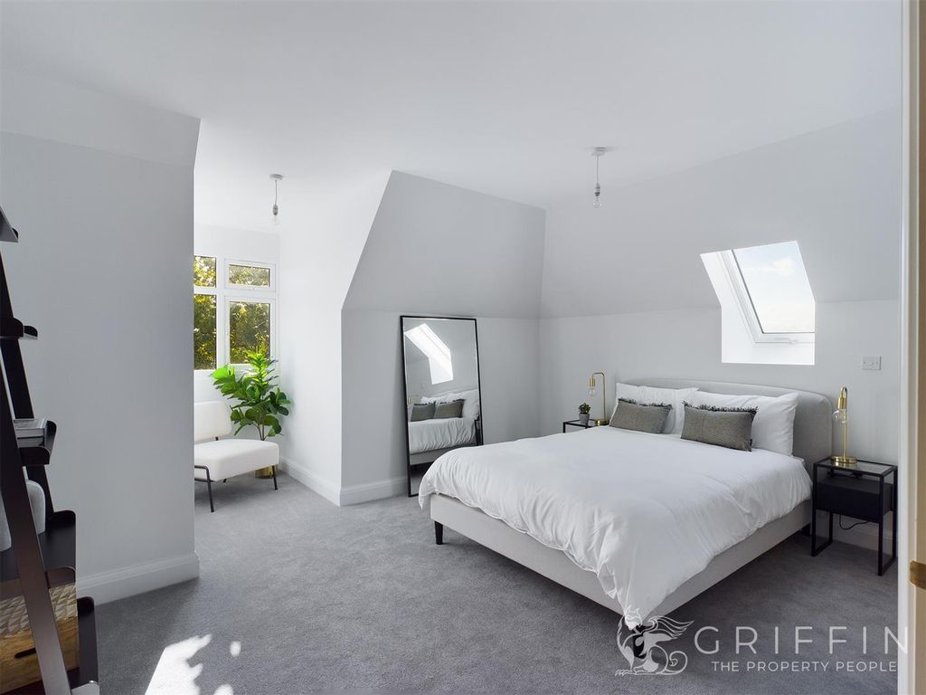 Hall Lane, Upminster RM14  