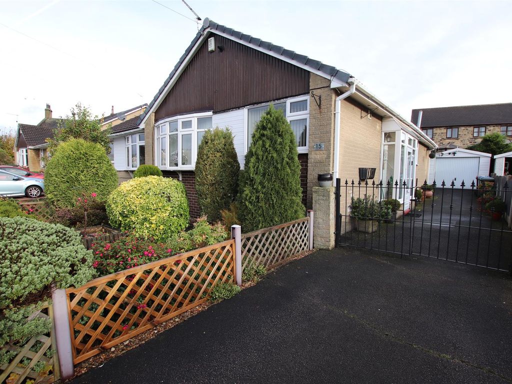 3 bed semidetached bungalow for sale in Thackley Avenue, Idle