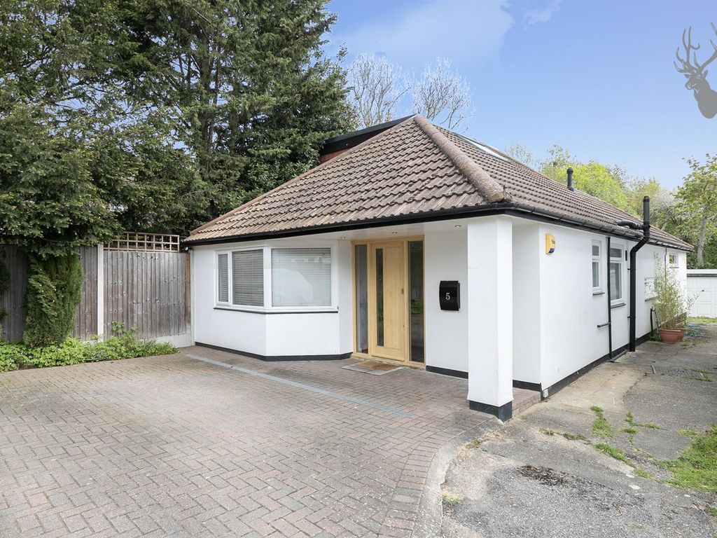 3 bed detached bungalow for sale in Beech Tree Glade, London E4 Zoopla