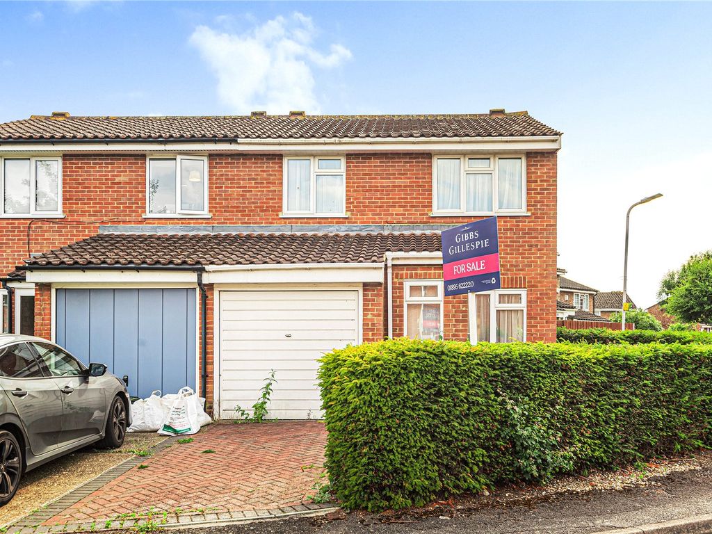 3 bed end terrace house for sale in Haslam Close, Ickenham, Uxbridge