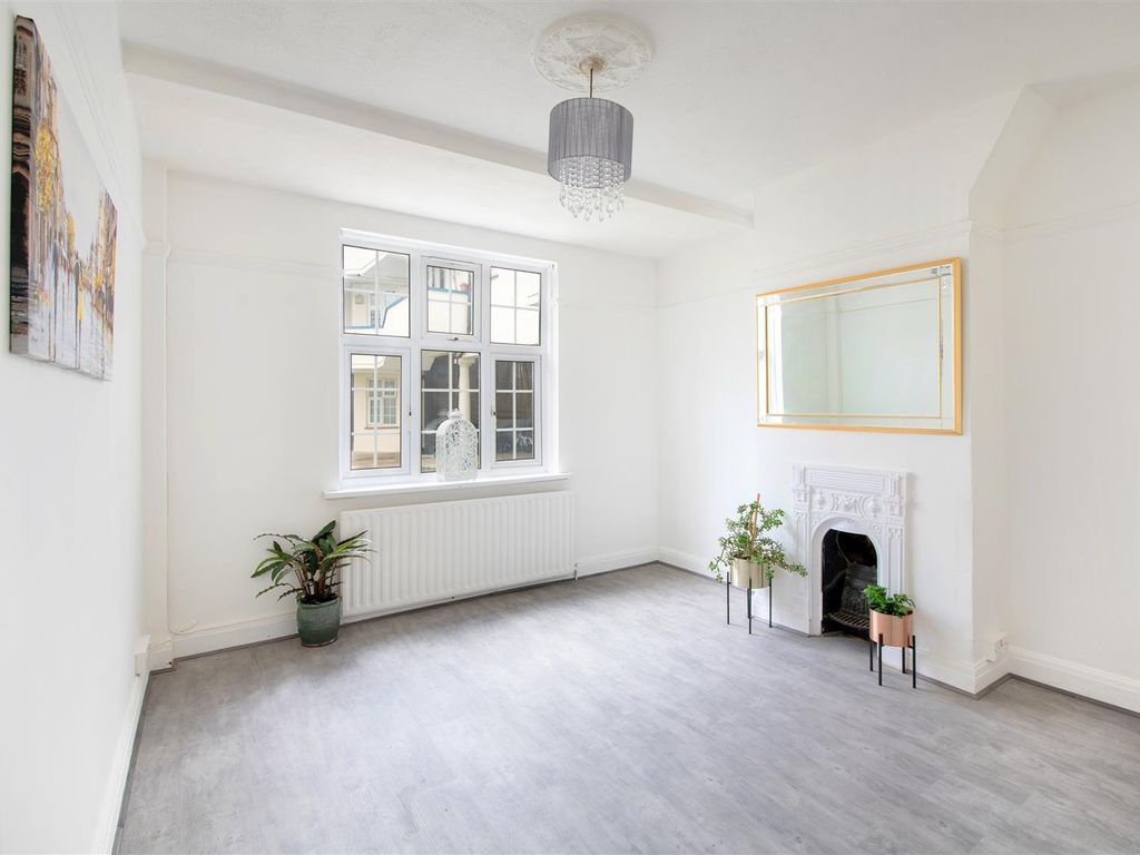 2 bed flat for sale in The Holt, London Road, Morden SM4 Zoopla