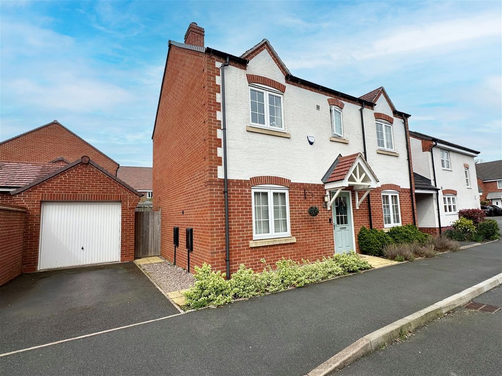 4 bed detached house for sale in Burnham Road, Wythall B47, £500,000