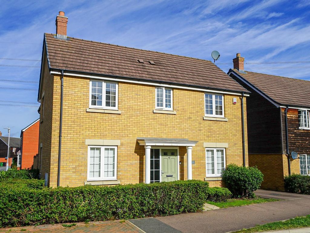 4 bed detached house for sale in Theedway, Leighton Buzzard LU7, £