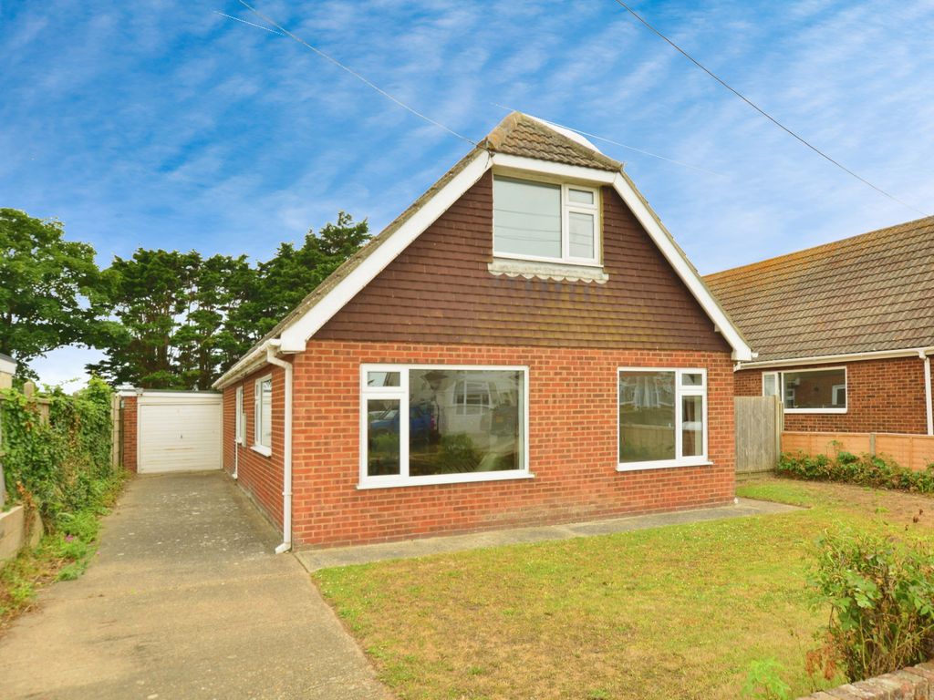 4 bed bungalow for sale in Roberts Road, Greatstone, New Romney, Kent
