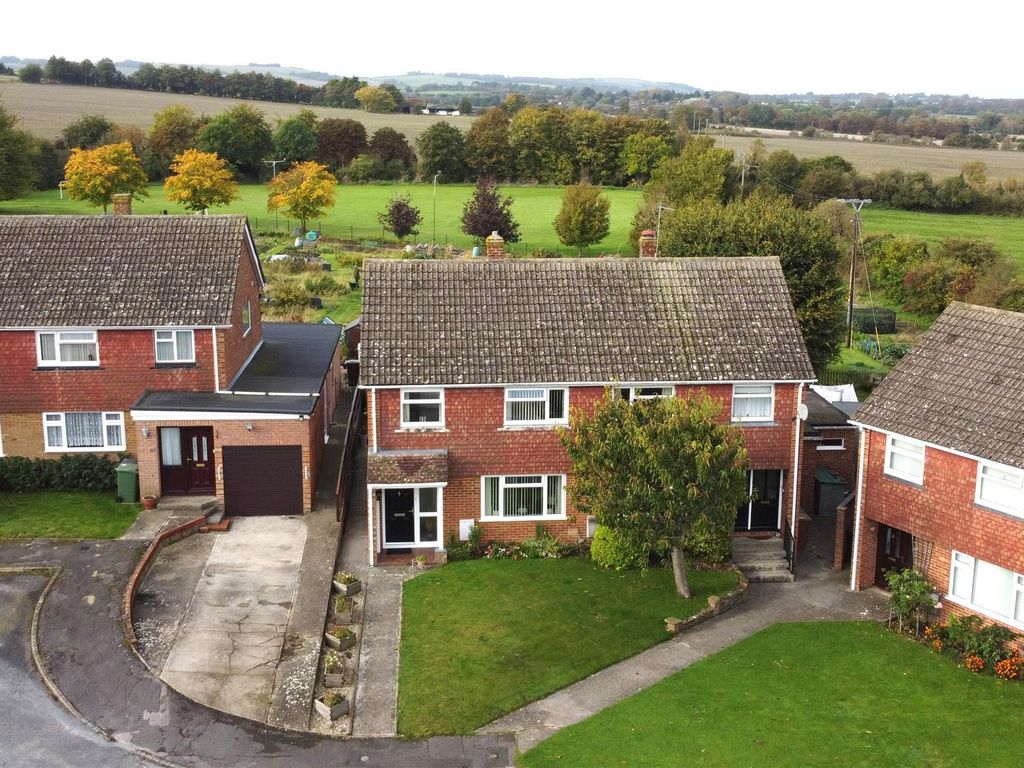 3 bed semidetached house for sale in Reynolds Way, East Challow