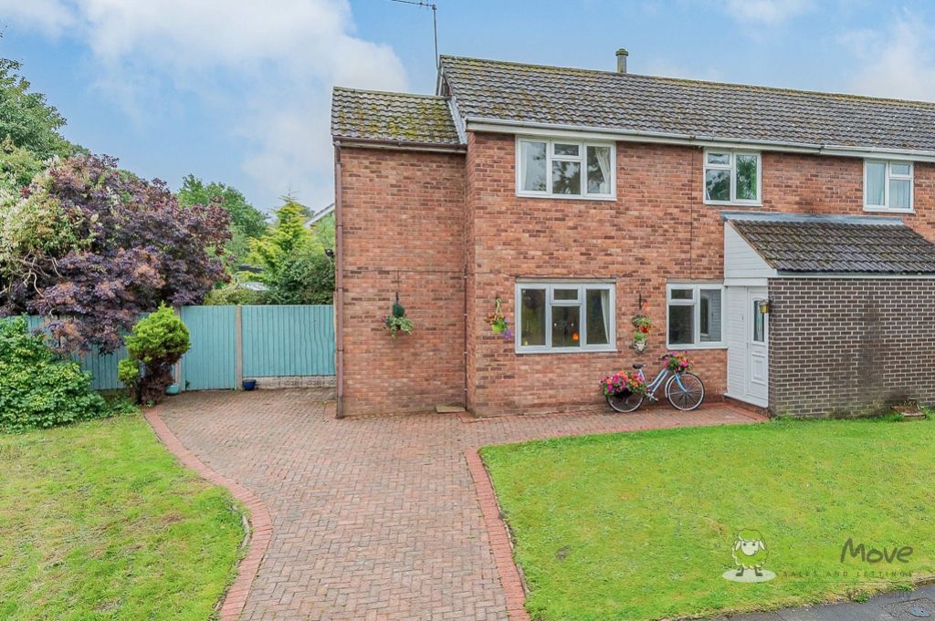 3 bed semidetached house for sale in New Park Road, Castlefields