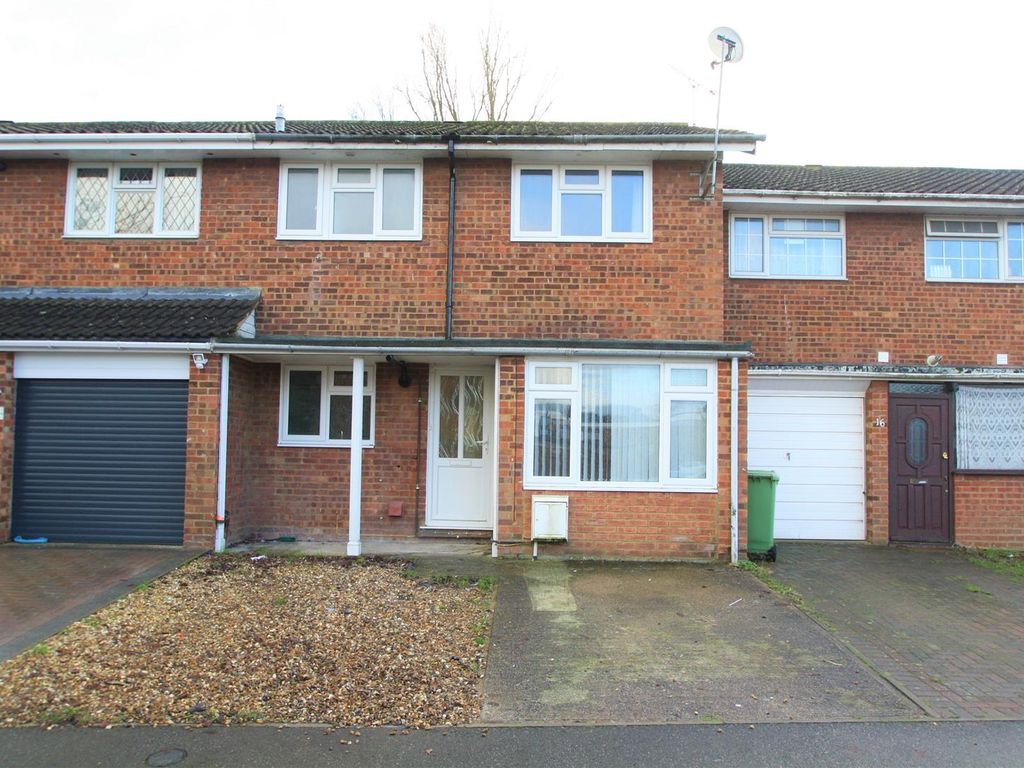 4 bed property for sale in Sunset Close, Bletchley, Milton Keynes MK2