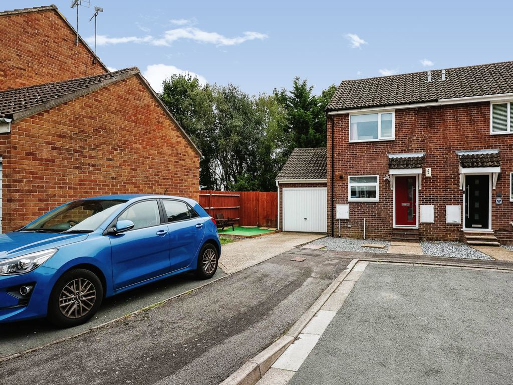 2 bed end terrace house for sale in Holly Drive, Waterlooville