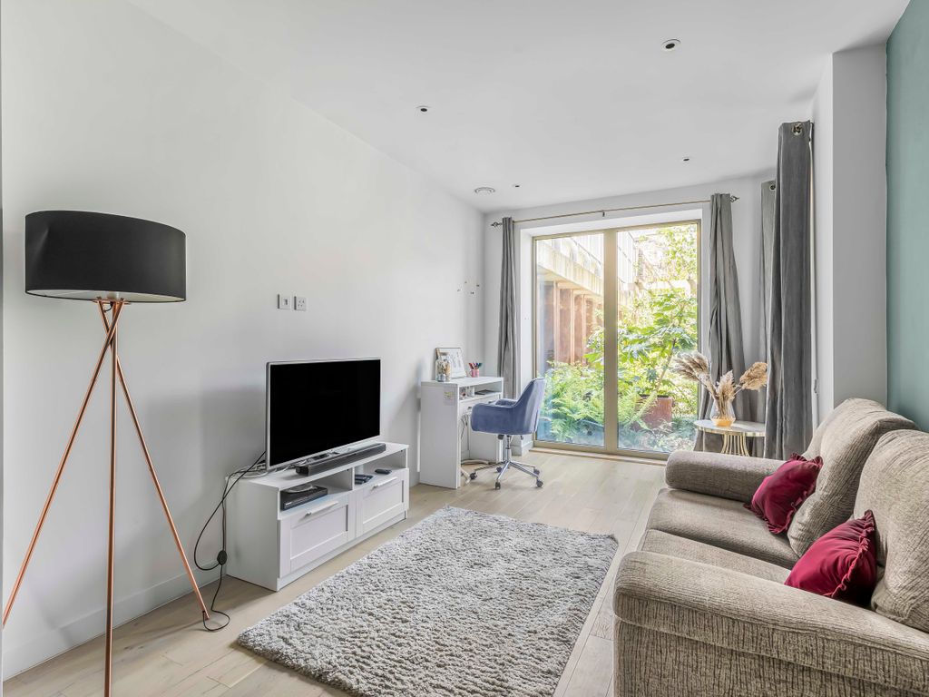 1 bed flat for sale in Balham High Road, London SW17 Zoopla