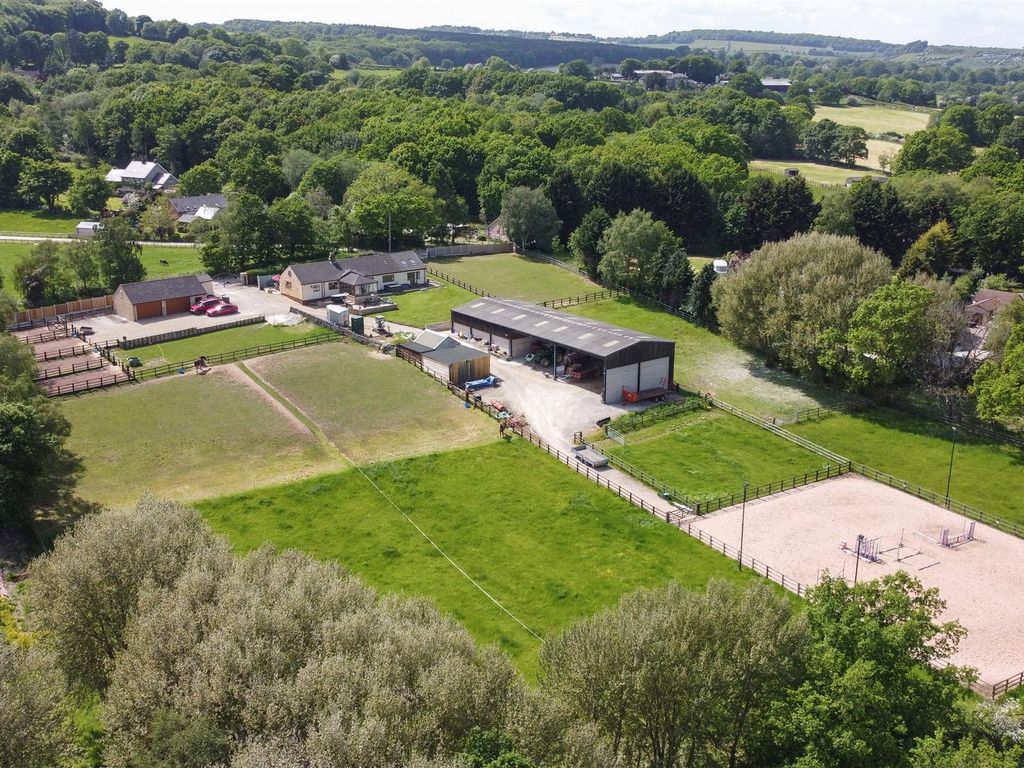 4 bed property for sale in Hardwick Wood, Wingerworth, Chesterfield S42